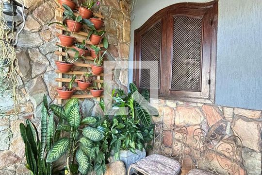 Varanda da Sala de casa à venda com 3 quartos, 180m² em Vila Cloris, Belo Horizonte