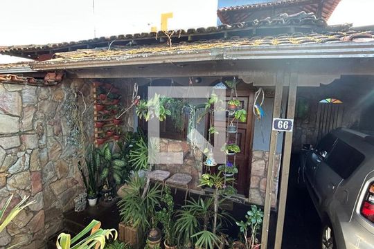 Fachada de casa à venda com 3 quartos, 180m² em Vila Cloris, Belo Horizonte
