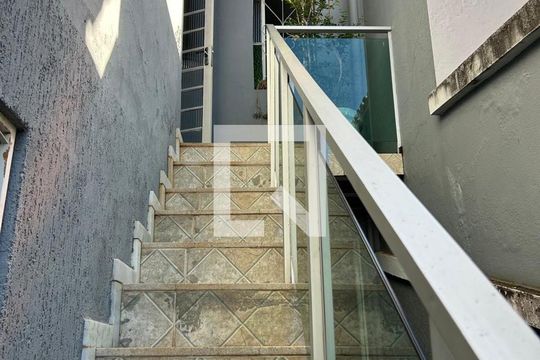 Lateral de casa à venda com 3 quartos, 180m² em Vila Cloris, Belo Horizonte