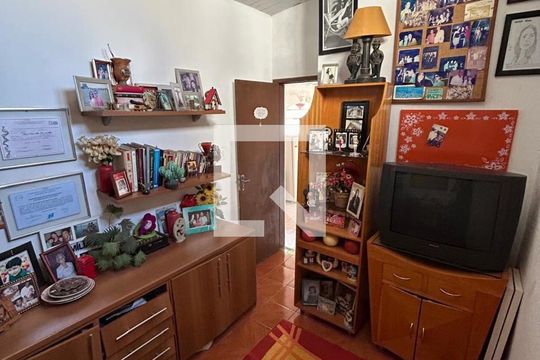 Escritorio de casa à venda com 3 quartos, 180m² em Vila Cloris, Belo Horizonte