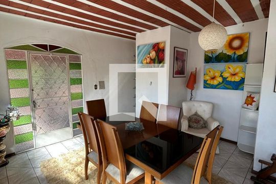 Sala de casa à venda com 3 quartos, 180m² em Vila Cloris, Belo Horizonte