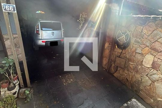 Garagem de casa à venda com 3 quartos, 180m² em Vila Cloris, Belo Horizonte