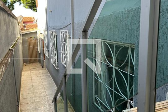 Lateral de casa à venda com 3 quartos, 180m² em Vila Cloris, Belo Horizonte