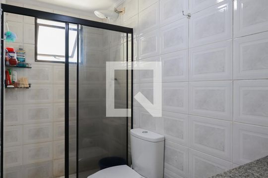 Banheiro de apartamento à venda com 3 quartos, 58m² em Vila Amalia (zona Norte), São Paulo