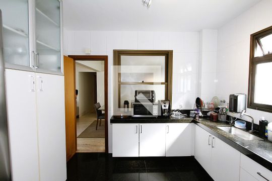 Cozinha de apartamento à venda com 4 quartos, 144m² em Buritis, Belo Horizonte