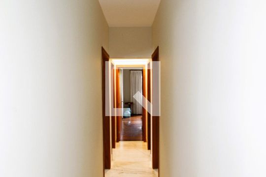 Corredor de apartamento à venda com 4 quartos, 144m² em Buritis, Belo Horizonte