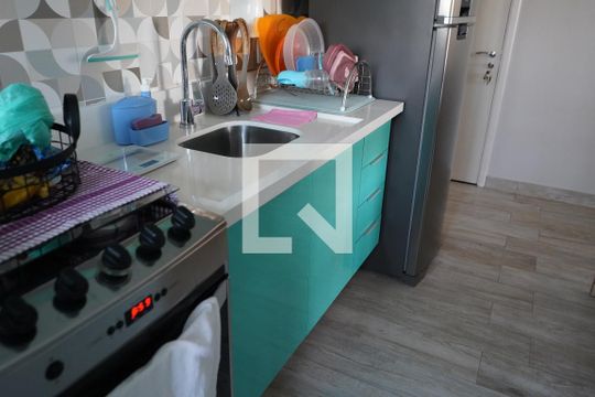 Cozinha  de apartamento à venda com 2 quartos, 65m² em Vila Bertioga, São Paulo