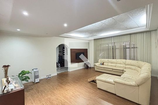 Sala de casa à venda com 4 quartos, 255m² em Jardim do Estádio, Santo André