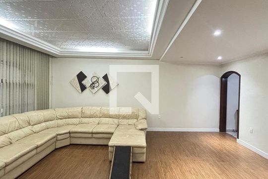 Sala de casa à venda com 4 quartos, 255m² em Jardim do Estádio, Santo André