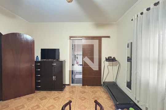 Suite de casa à venda com 4 quartos, 255m² em Jardim do Estádio, Santo André