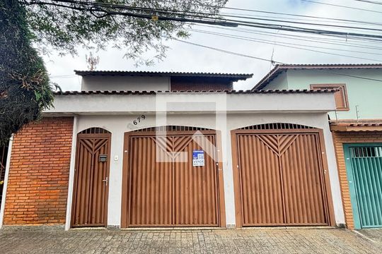 Fachada de casa à venda com 4 quartos, 255m² em Jardim do Estádio, Santo André