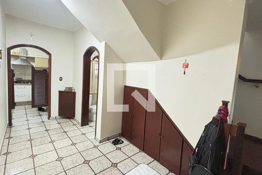 Corredor de casa à venda com 4 quartos, 255m² em Jardim do Estádio, Santo André