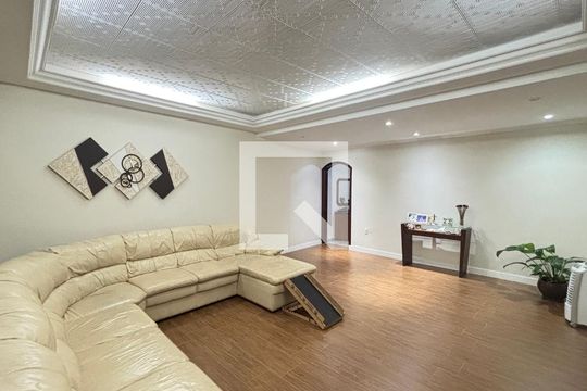 Casa à venda com 4 quartos, 255m² em Jardim do Estádio, Santo André