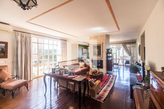 Sala de TV de casa de condomínio à venda com 4 quartos, 800m² em Alphaville, Santana de Parnaíba