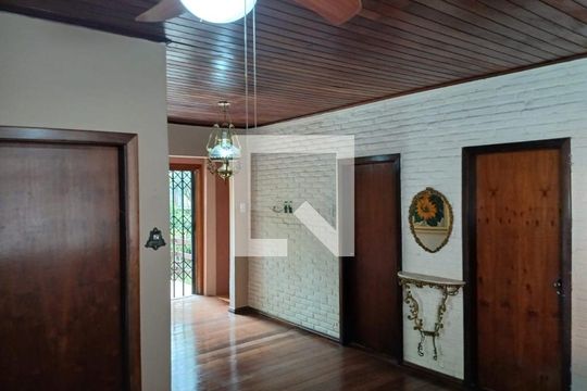 Sala de casa para alugar com 4 quartos, 400m² em Morro Santana, Porto Alegre