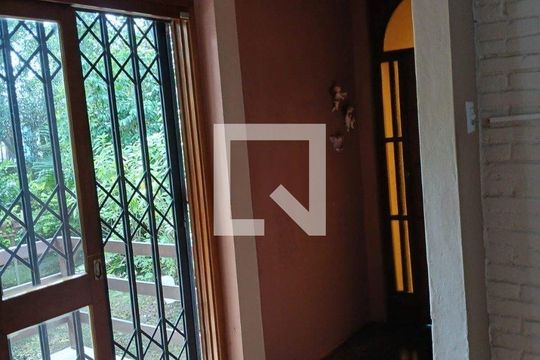 Casa para alugar com 4 quartos, 400m² em Morro Santana, Porto Alegre