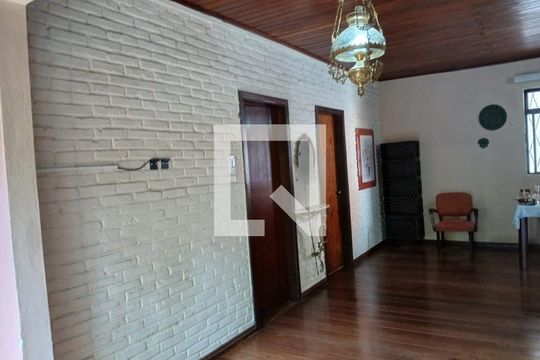 Casa para alugar com 4 quartos, 400m² em Morro Santana, Porto Alegre