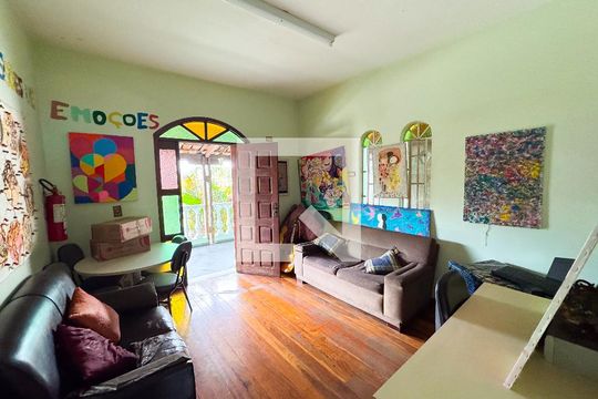 Casa à venda com 3 quartos, 250m² em Santa Cruz Industrial, Contagem