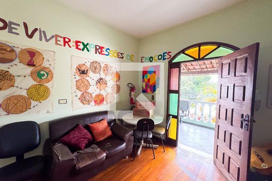 Sala de casa à venda com 3 quartos, 250m² em Santa Cruz Industrial, Contagem