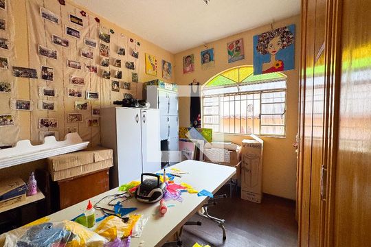 Quarto 2 de casa à venda com 3 quartos, 250m² em Santa Cruz Industrial, Contagem