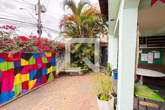 Área Externa de casa à venda com 3 quartos, 250m² em Santa Cruz Industrial, Contagem