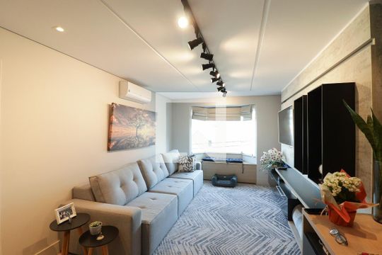 Sala de casa à venda com 3 quartos, 230m² em Vila Mazzei, São Paulo