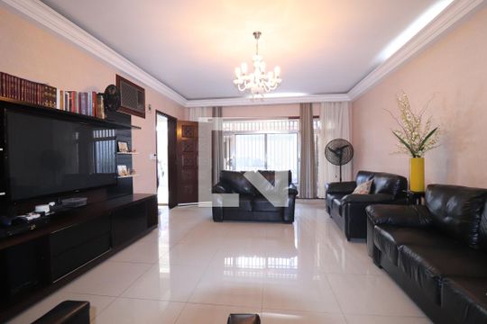 Sala de casa à venda com 3 quartos, 489m² em Vila Valparaíso, Santo André