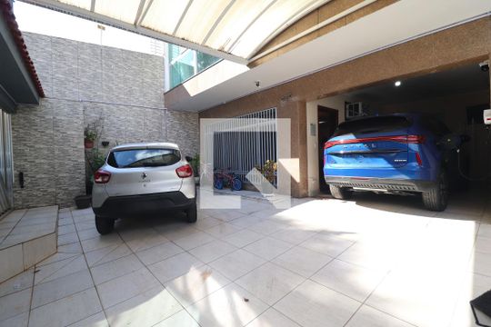 Garagem de casa à venda com 3 quartos, 489m² em Vila Valparaíso, Santo André