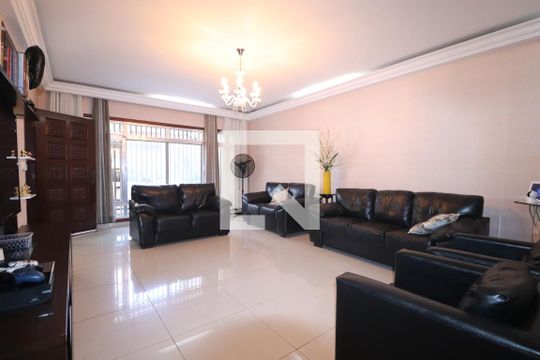 Casa à venda com 3 quartos, 489m² em Vila Valparaíso, Santo André