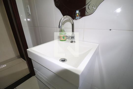 Lavabo 1 de casa à venda com 3 quartos, 489m² em Vila Valparaíso, Santo André