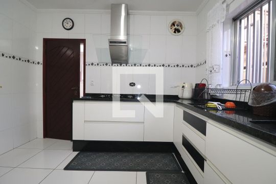 Cozinha de casa à venda com 3 quartos, 489m² em Vila Valparaíso, Santo André