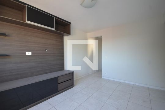 Sala de apartamento para alugar com 2 quartos, 50m² em Inhoaíba, Rio de Janeiro