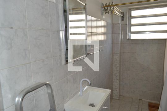 Banheiro de kitnet/studio para alugar com 1 quarto, 25m² em Centro Histórico de São Paulo, São Paulo