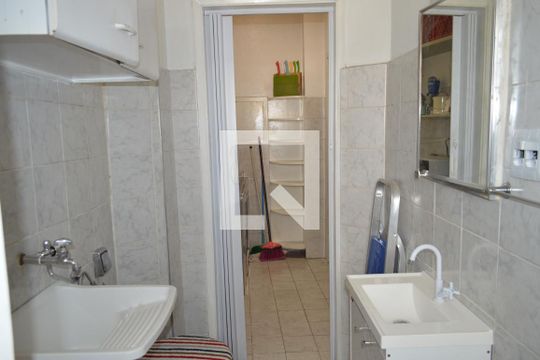 Banheiro de kitnet/studio para alugar com 1 quarto, 25m² em Centro Histórico de São Paulo, São Paulo