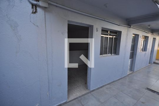 Fachada de casa para alugar com 1 quarto, 45m² em Vila Gustavo, São Paulo