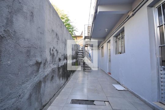Corredor de entrada de casa para alugar com 1 quarto, 45m² em Vila Gustavo, São Paulo
