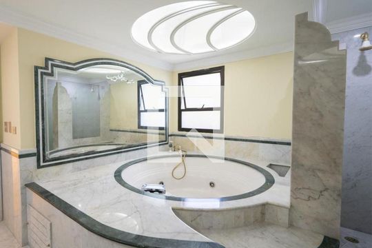 Banheiro de apartamento à venda com 4 quartos, 378m² em Jardim Analia Franco, São Paulo