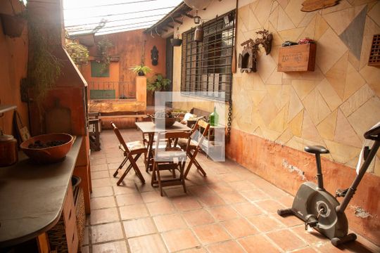 Área Externa de casa à venda com 4 quartos, 167m² em Jardim Petropolis, São Paulo