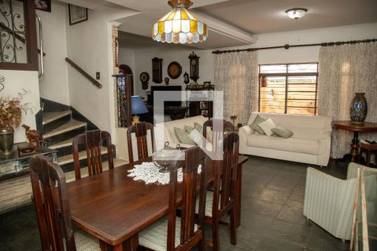 Casa à venda com 4 quartos, 167m² em Jardim Petropolis, São Paulo