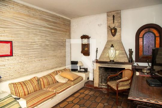 Sala de casa à venda com 4 quartos, 167m² em Jardim Petropolis, São Paulo