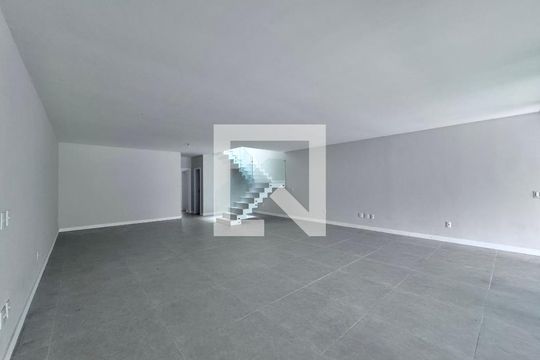 Sala 1 de casa de condomínio à venda com 5 quartos, 510m² em Barra da Tijuca, Rio de Janeiro