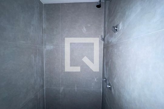 Banheiro de Serviço de casa de condomínio para alugar com 5 quartos, 510m² em Barra da Tijuca, Rio de Janeiro