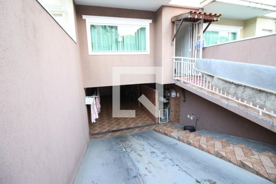 Garagem de casa à venda com 3 quartos, 170m² em Vila Yara, Osasco