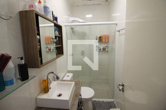 Banheiro de casa à venda com 3 quartos, 170m² em Vila Yara, Osasco