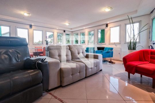 Casa à venda com 4 quartos, 346m² em São Domingos, São Paulo