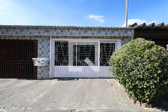 Fachada de casa à venda com 3 quartos, 231m² em Vila Vitória, Santo André