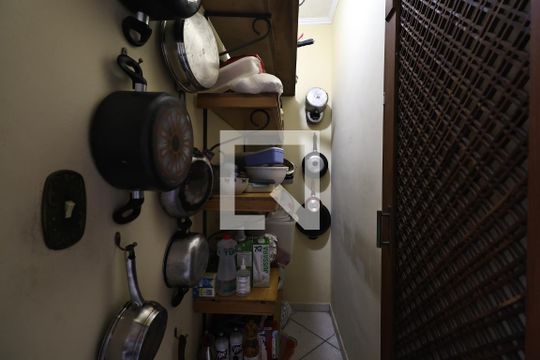 Despensa de casa à venda com 3 quartos, 231m² em Vila Vitória, Santo André