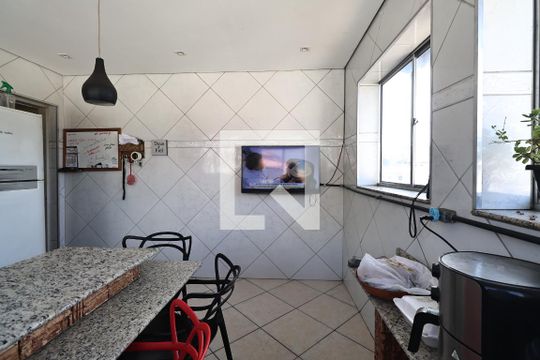 Cozinha de casa à venda com 3 quartos, 231m² em Vila Vitória, Santo André