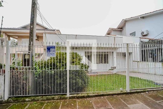 Fachada de casa à venda com 3 quartos, 310m² em Vila Ipiranga, Porto Alegre