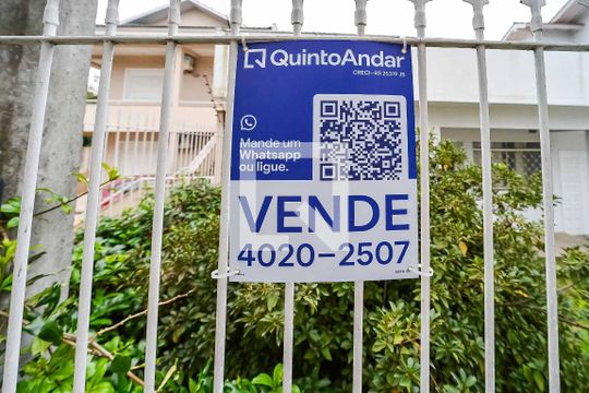 Plaquinha de casa à venda com 3 quartos, 310m² em Vila Ipiranga, Porto Alegre